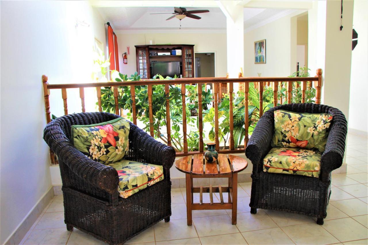 Mais Oui Villa Discovery Bay Esterno foto